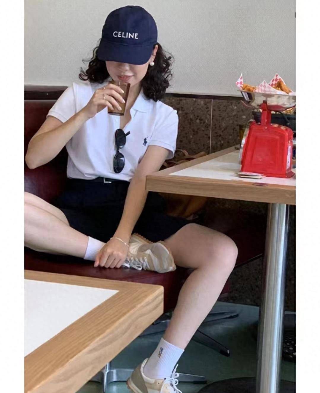 PG平台官方网站Polo衫让女性看起来时尚又优雅的夏季服饰