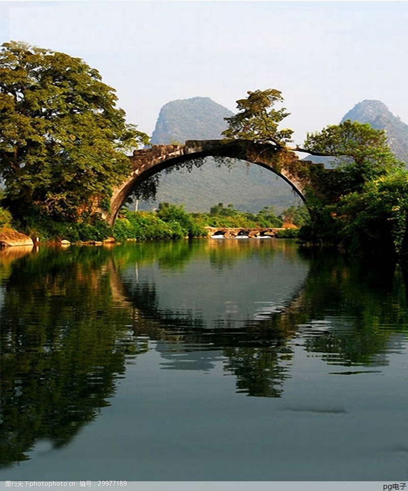 运动速干t恤搭牛仔裤(速干t恤配什么裤子)